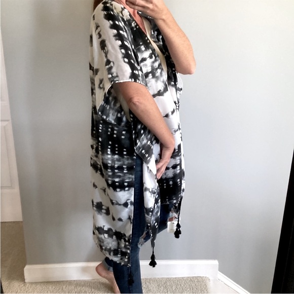 Black & White Tie Dye Print Boho Kimono - Picture 4 of 9